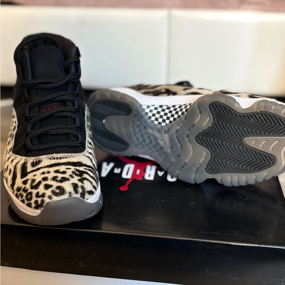 Jordan Air 11 Retro Black and Red Sneakers - Picture 2 of 3